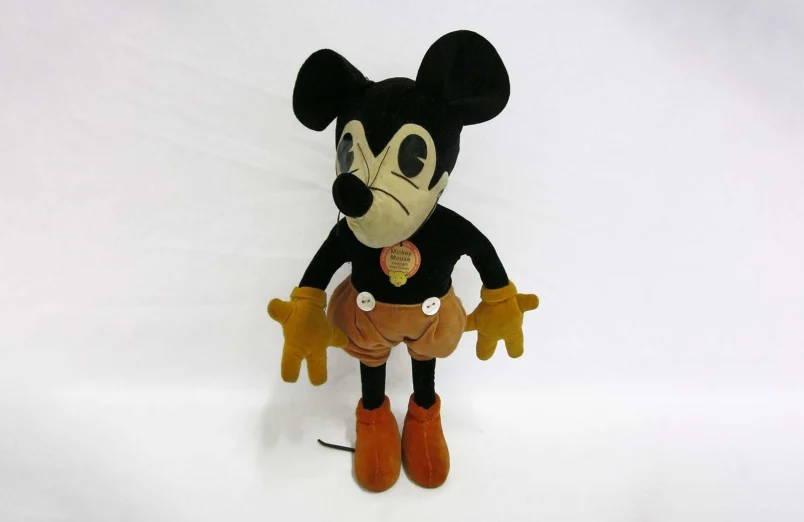 პირველი თანამშრომლობა Disney-სთან